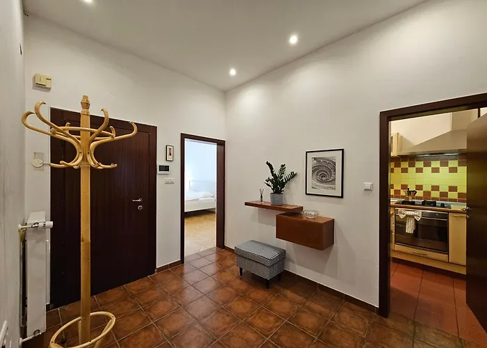 Historic Townhouse Tina By Hall Daire