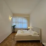 Historic Townhouse Tina By Hall Apartman