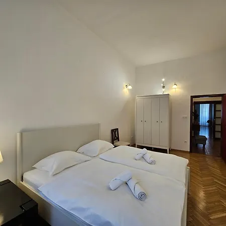 Historic Townhouse Tina By Hall דירה