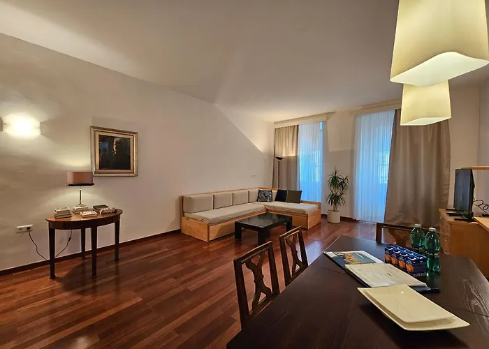 Historic Townhouse Tina By Hall