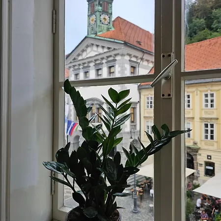 Historic Townhouse Tina By Hall